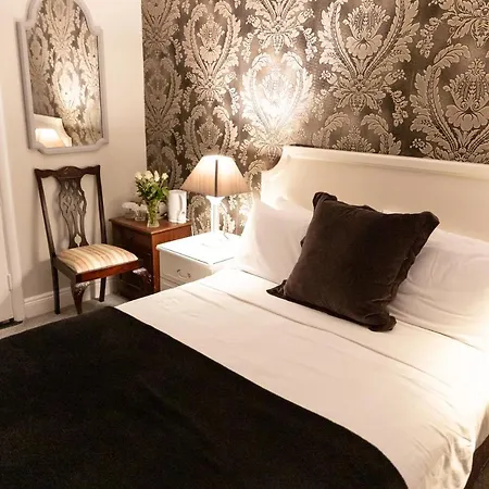 Aaron Court فندق مبيت وإفطار 3*