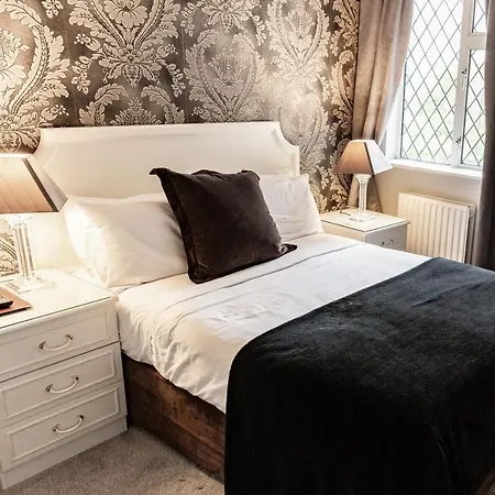 Aaron Court فندق مبيت وإفطار 3*