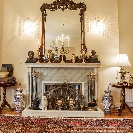 فندق مبيت وإفطار Aaron Court 3*