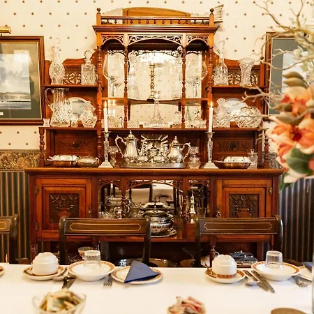 Aaron Court دبلن