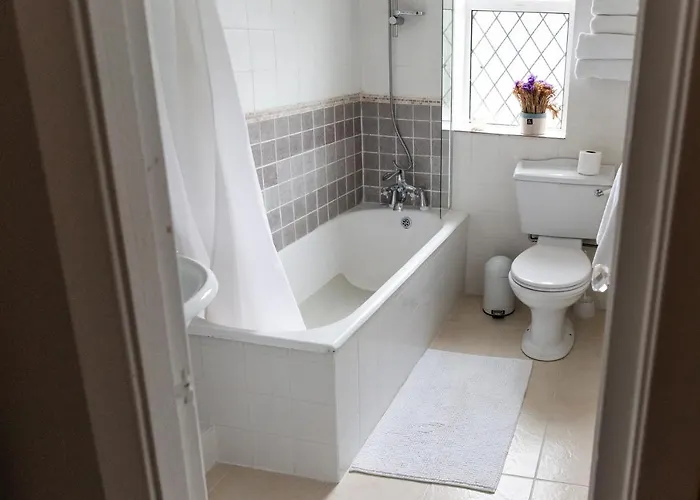 Bed & Breakfast Aaron Court 3*