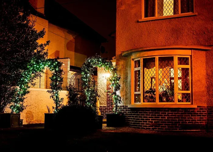 Bed & Breakfast Aaron Court 3*