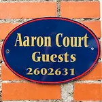 Aaron Court Couette-café