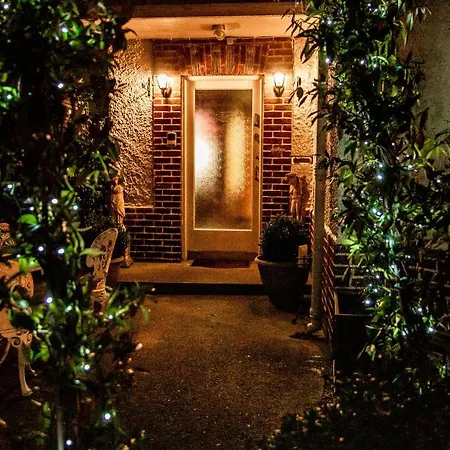 Bed and breakfast Aaron Court 3*
