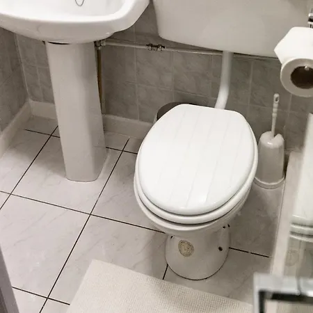 Aaron Court לינה וארוחת בוקר