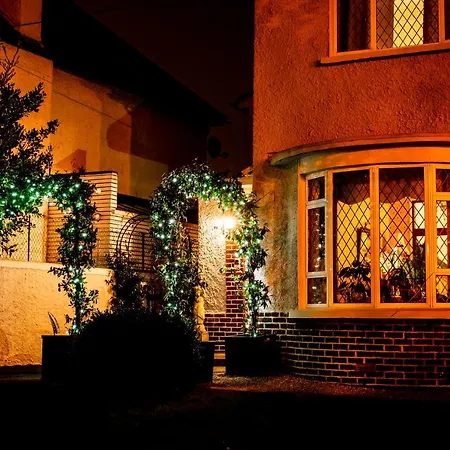 Bed & Breakfast Aaron Court 3*