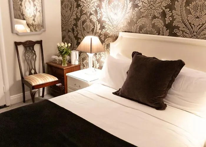 Aaron Court Bed & Breakfast 3*