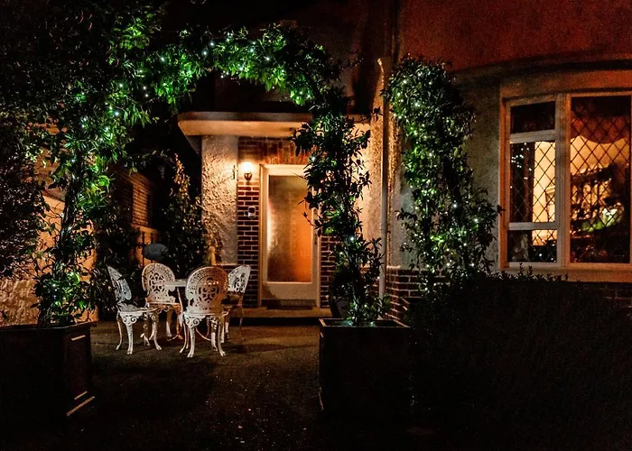 Bed & Breakfast Aaron Court 3*