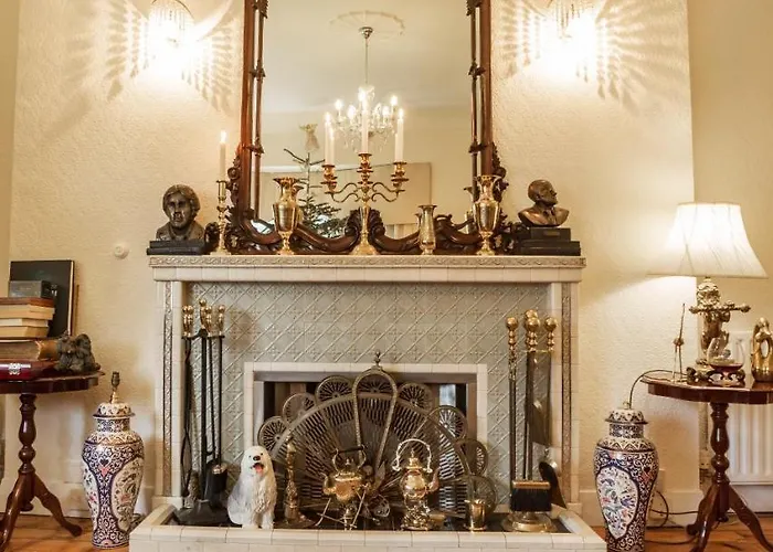 Bed & Breakfast Aaron Court 3*